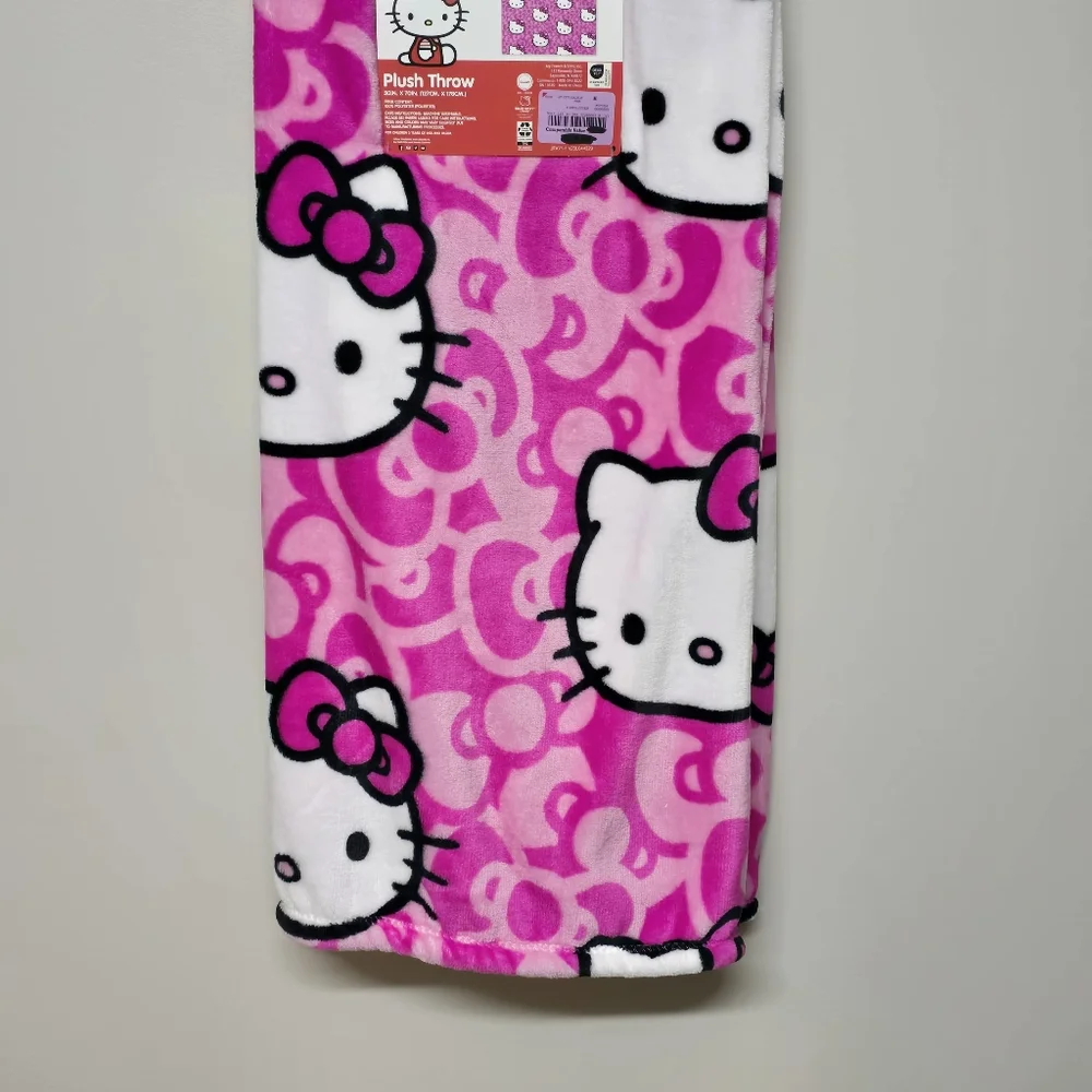 NWT HELLO KITTY SANRIO AUTHENTIC PINK‎ PLUSH THROW BLANKET 50